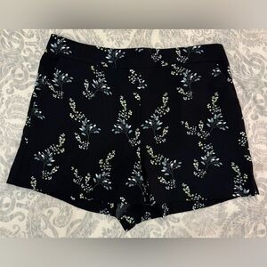 NWT Loft Black Floral Print Shorts (L)